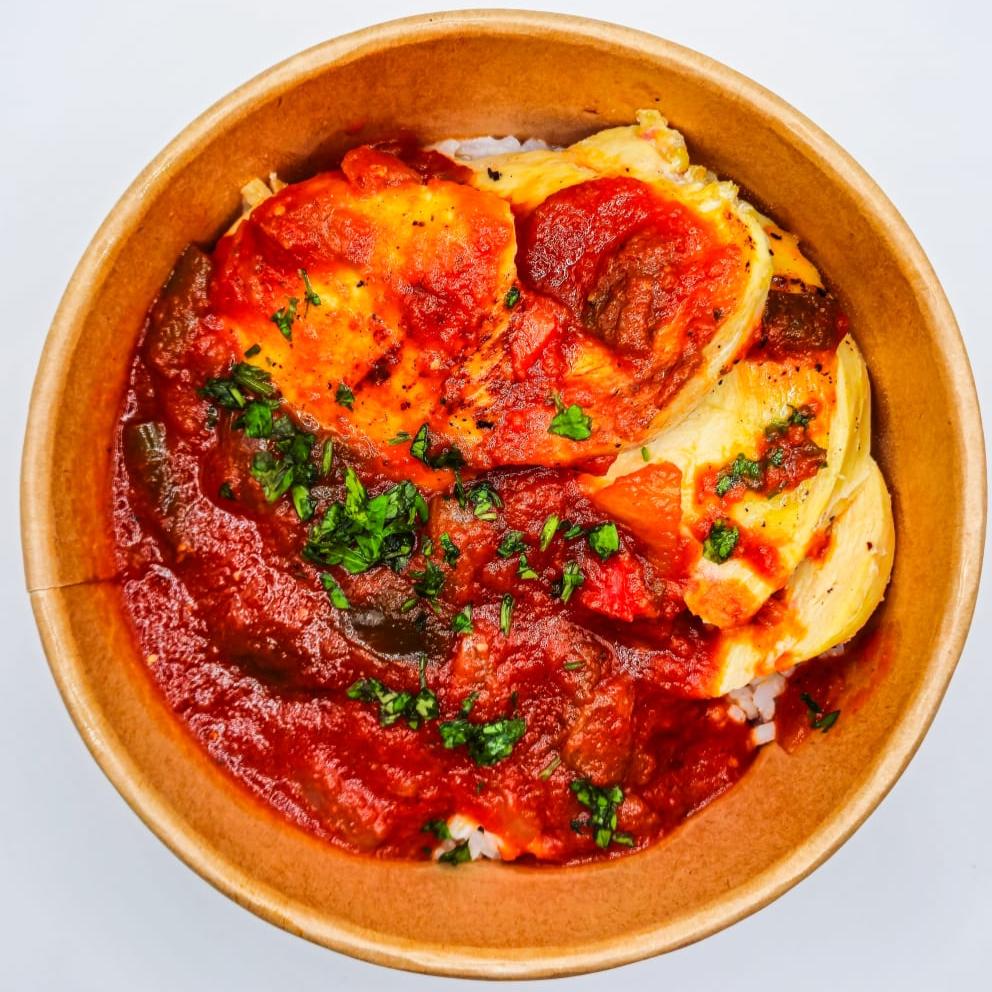 PIT DE POLLASTRE AMB PEBROT I TOMATA