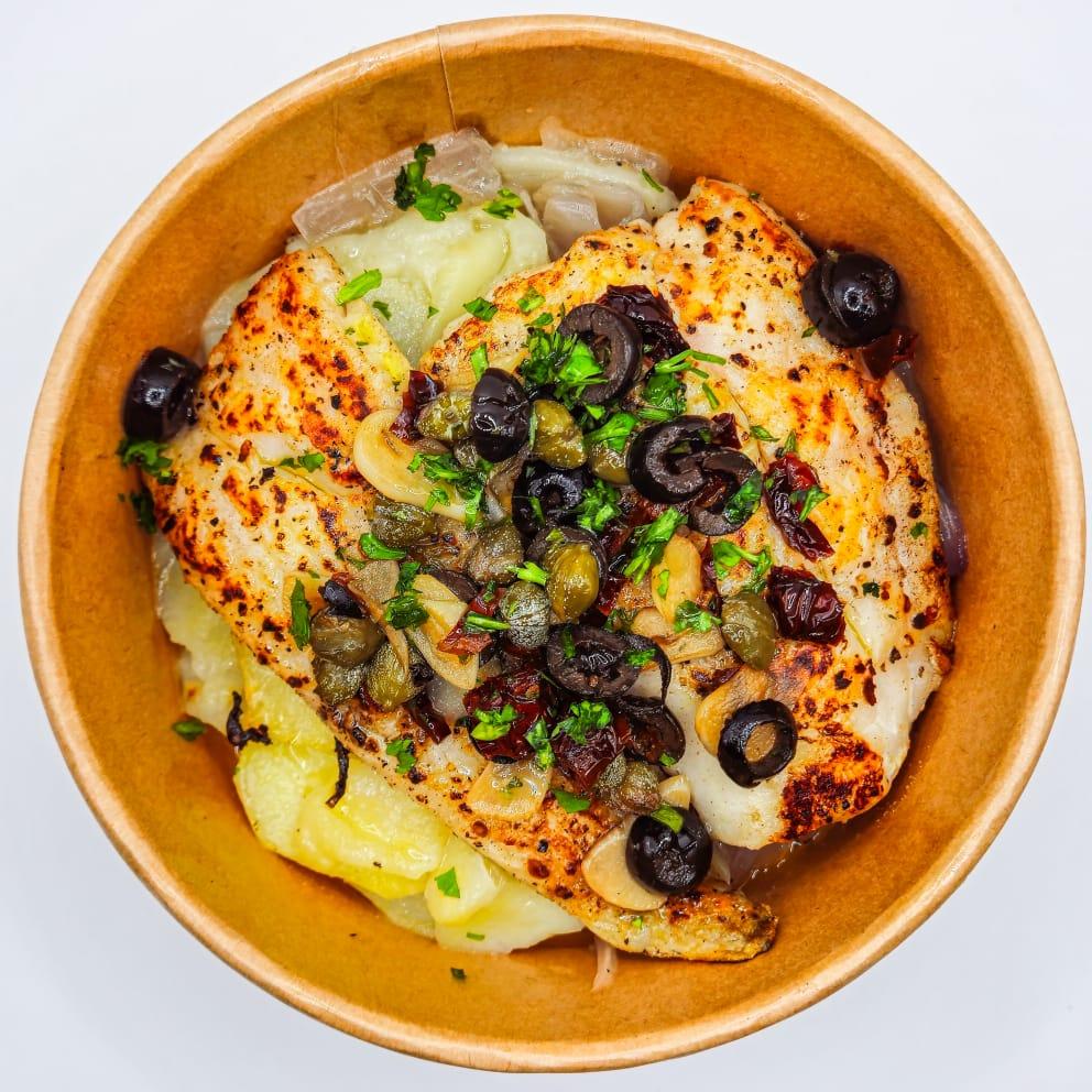 LLUÇ AMB TÀPERES, ALLS CONFITATS I TOMÀQUETS SECS